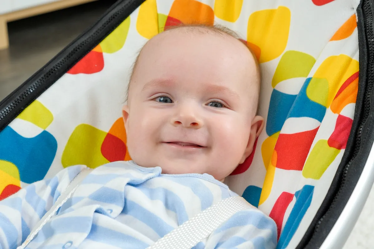 Columpio automático para bebés vs. Silla mecedora