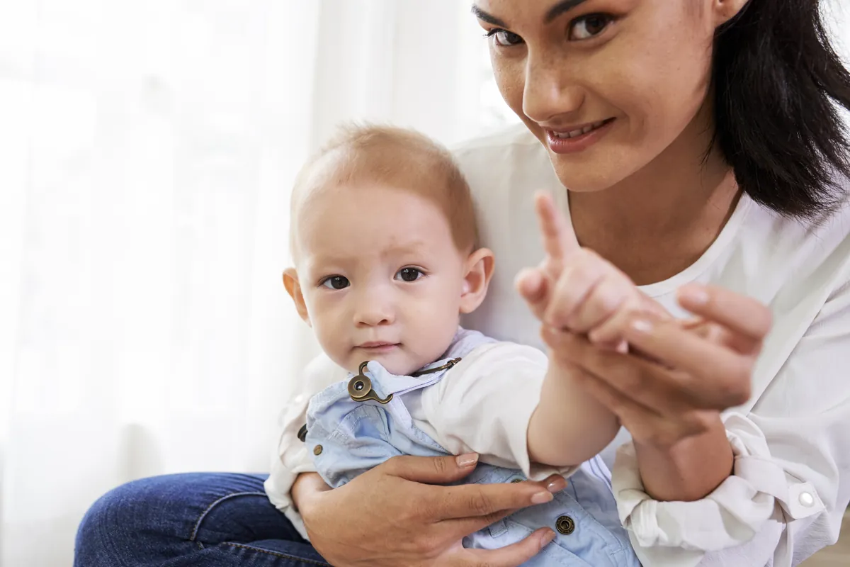 ¿Cómo puedo usar el lenguaje de señas para bebés con mi bebé?