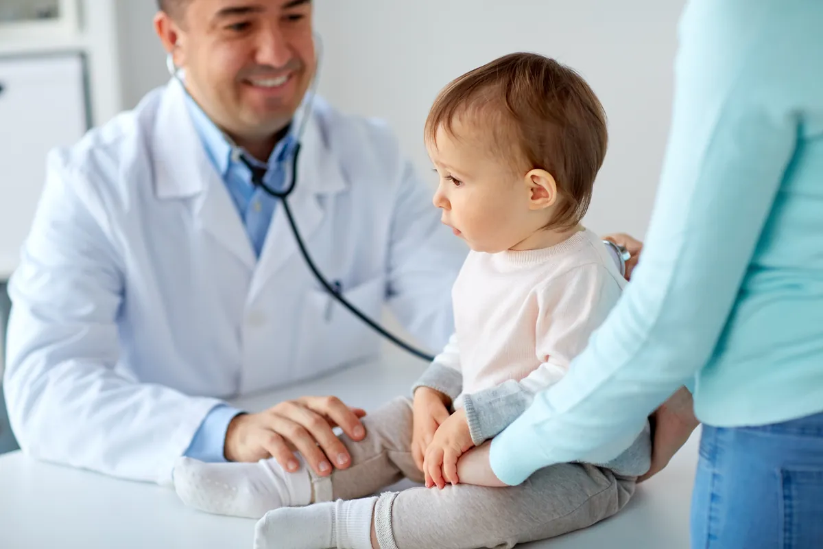 Vómito en bebés: ¿Qué lo causa y cómo actuar?