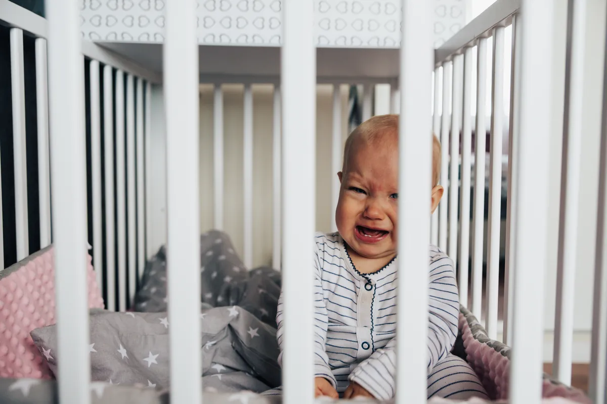 Meu bebê acorda minutos depois de dormir, o que fazer?