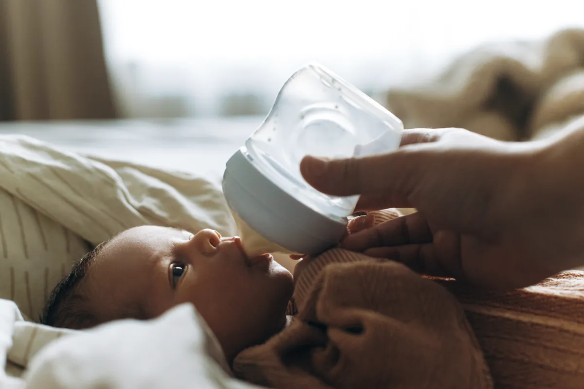 ¿Cómo establezco una rutina para la hora de dormir?