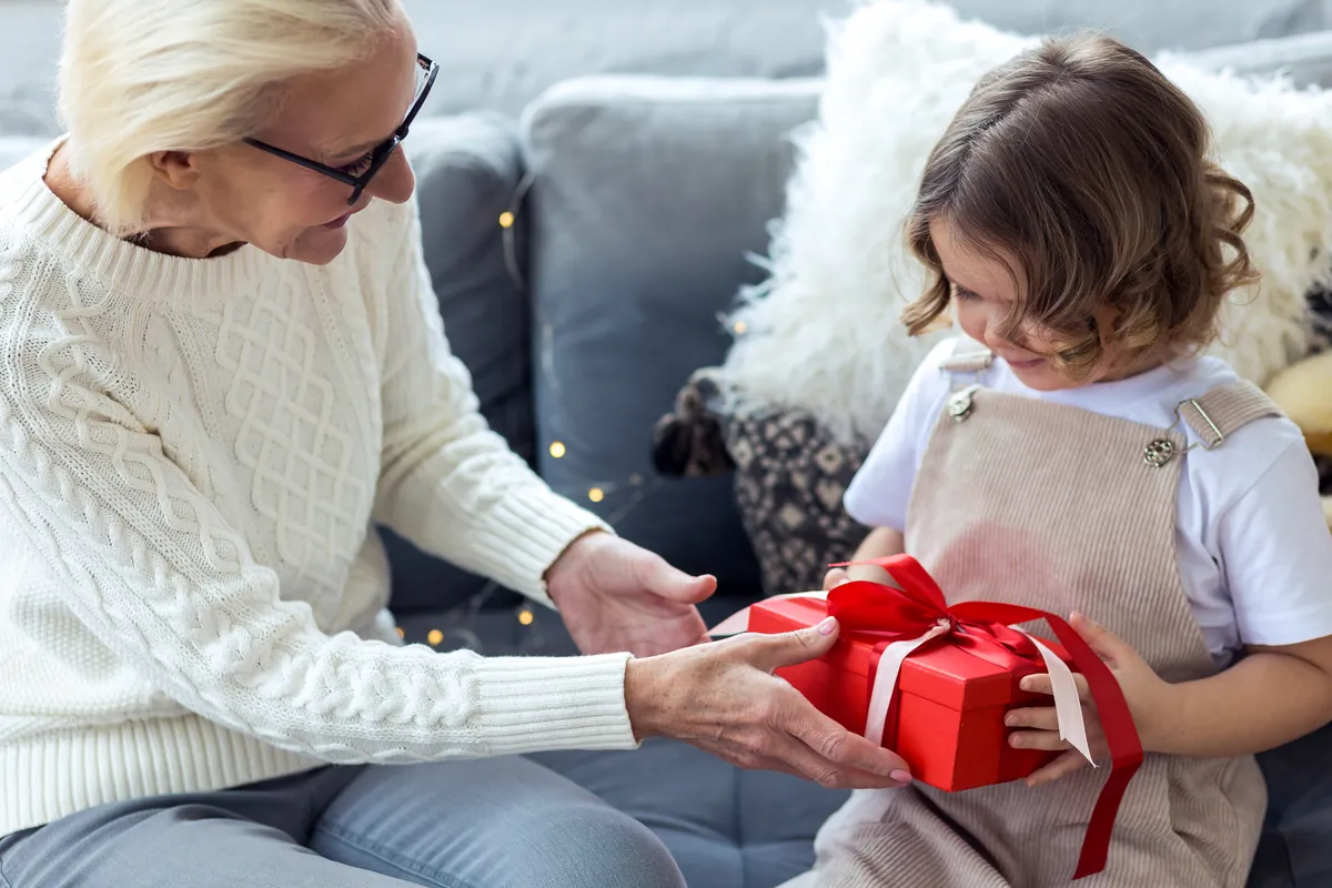 ¿Cómo puedo fomentar la gratitud en mis hijos?