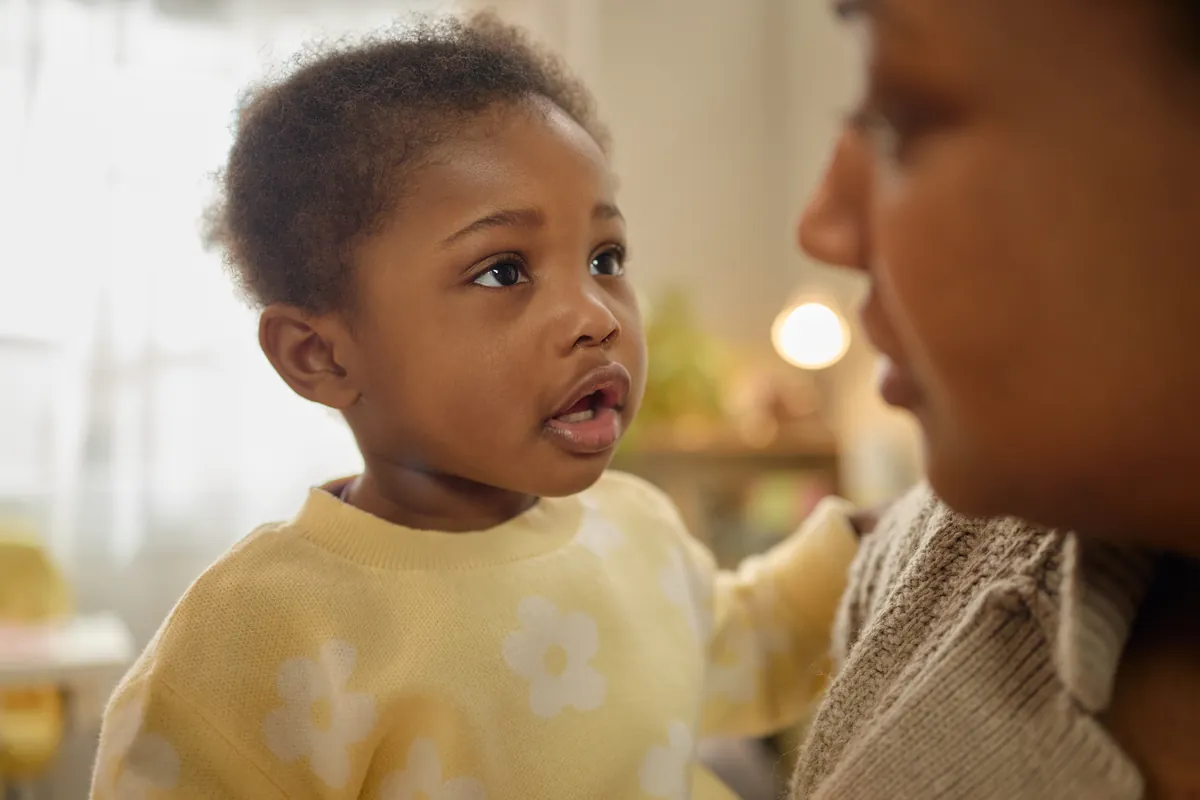 Como se comunicar de uma maneira que promova as habilidades socioafetivas do seu filho