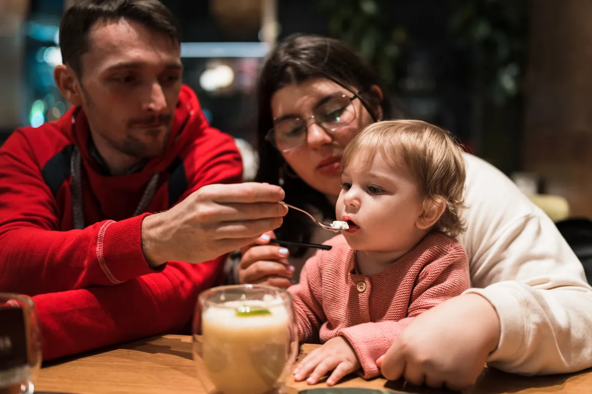Como sair para comer com crianças pequenas