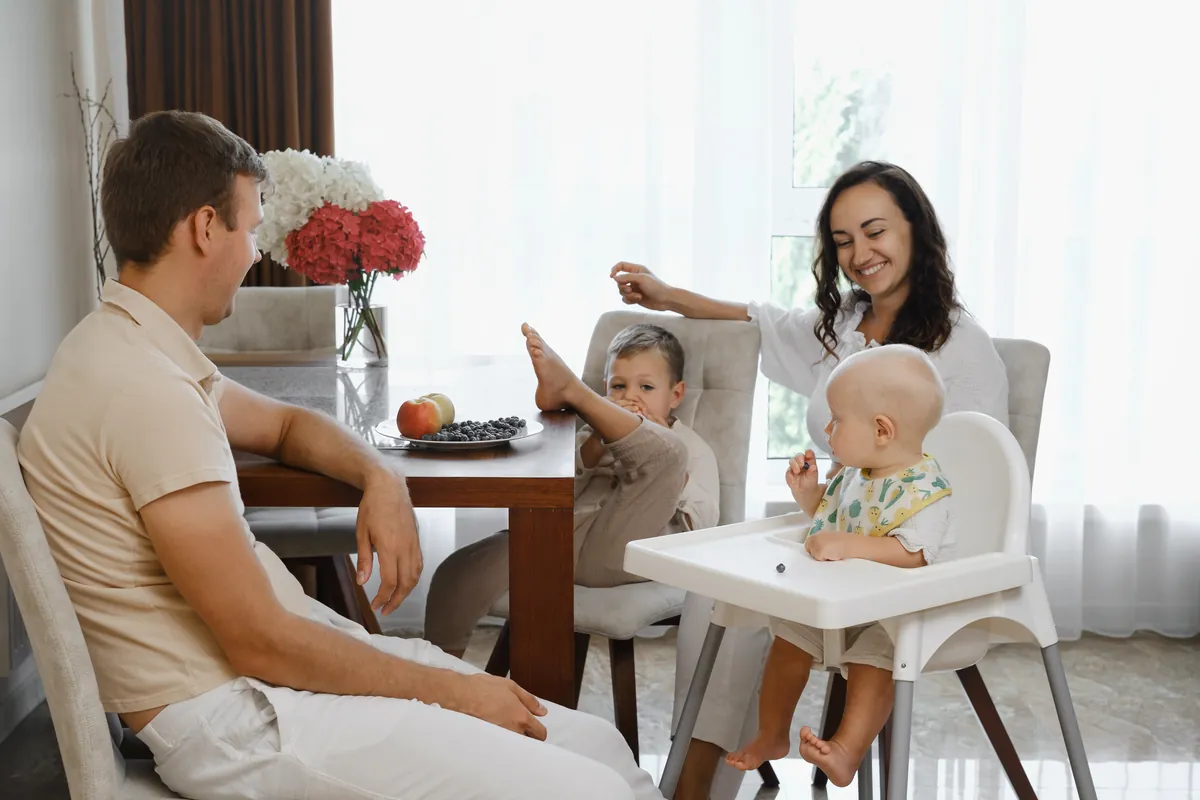 Como incluir meu bebê nas refeições da família?
