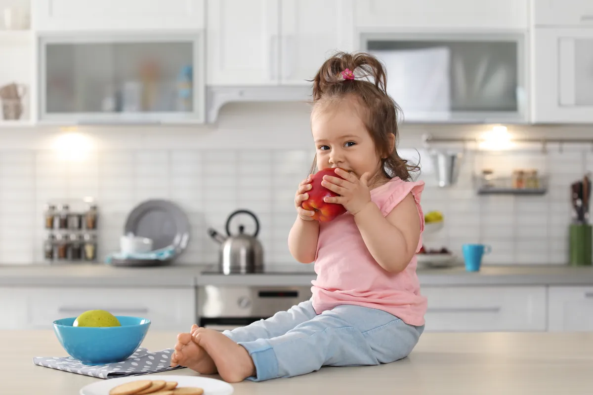 ¿Cómo puedo alimentar a mi hijo que tiene mucha energía?