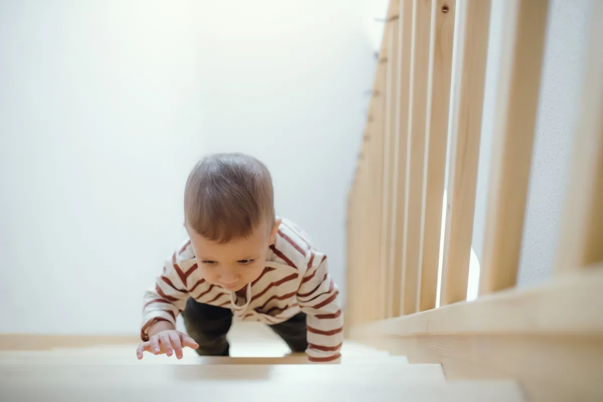 ¿Qué medidas de seguridad puedo tener en casa para proteger a mi bebé?