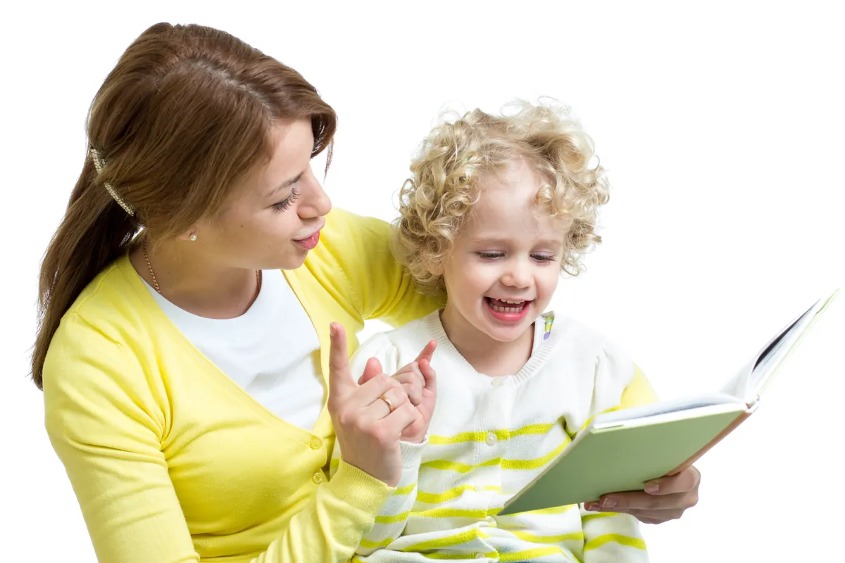 Como está o desenvolvimento linguístico do meu filho de 2 anos?