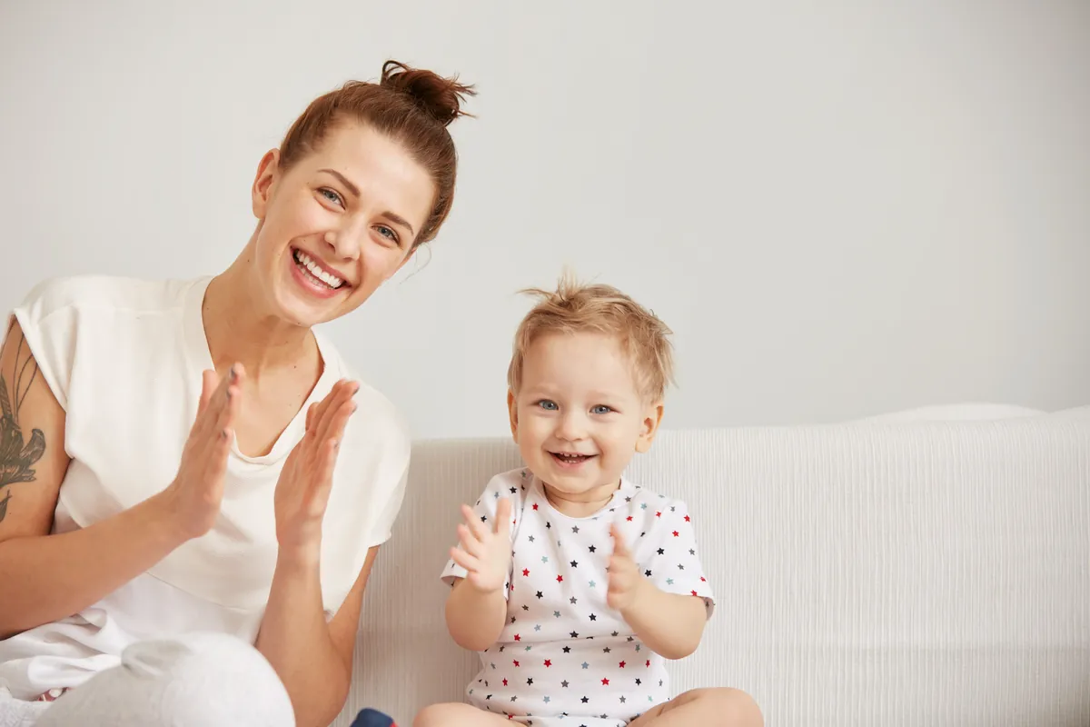 Como os bebês aprendem por meio da imitação