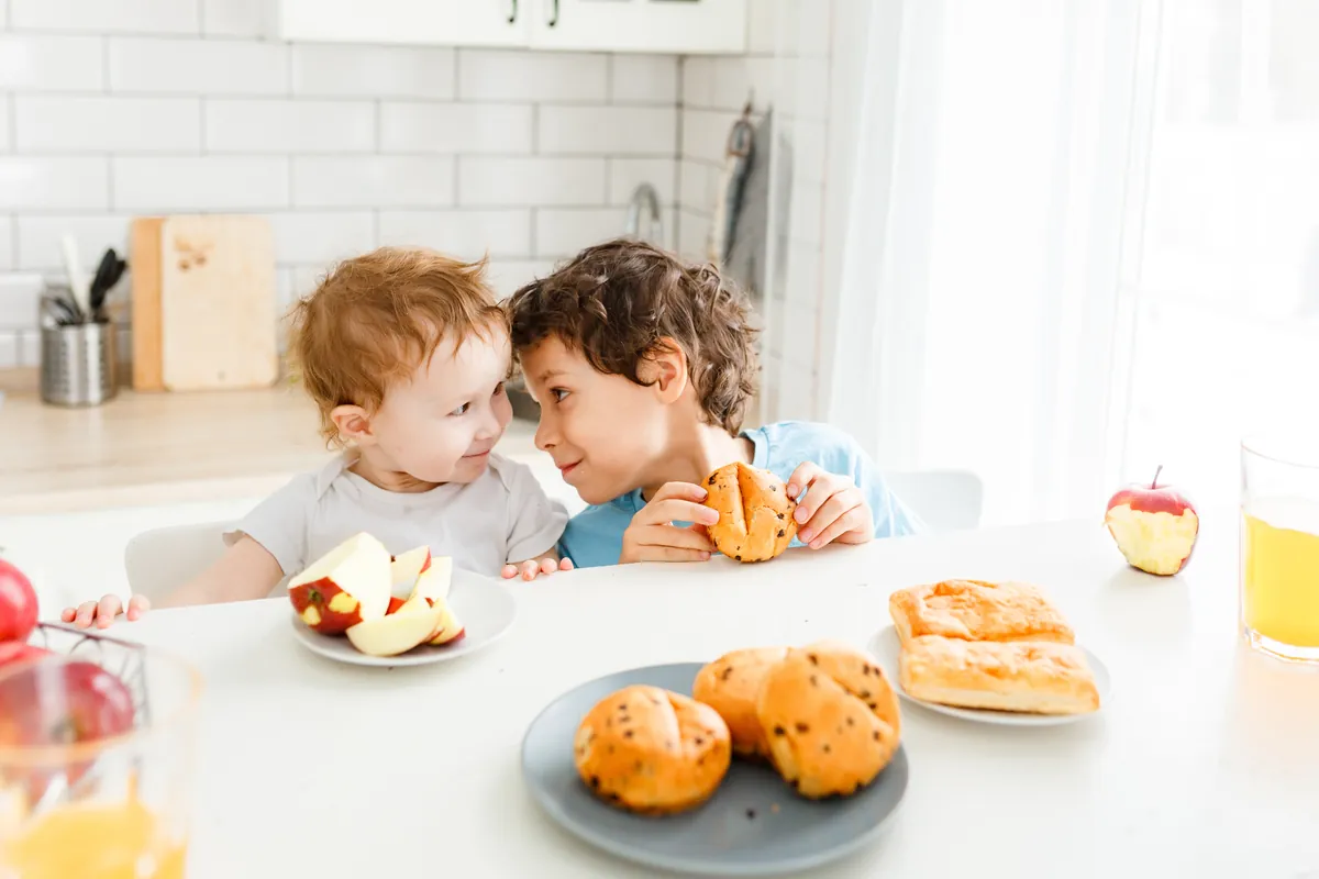 Como ajudar a criança a aceitar novos alimentos