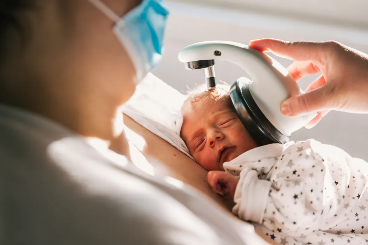 Examen de audición en recién nacidos: ¿Qué es y por qué es importante para los bebés?