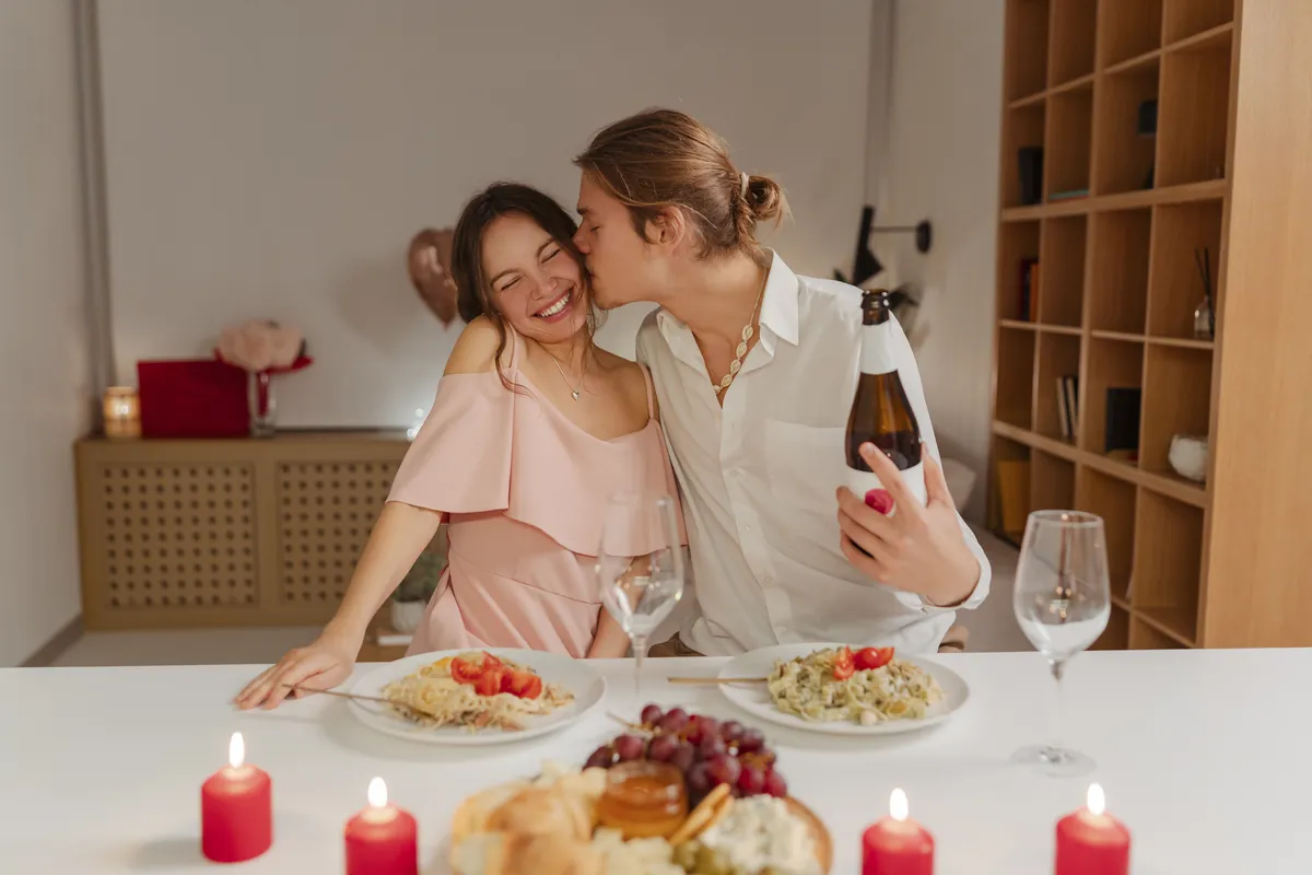 Como posso fortalecer meu relacionamento romanticamente?