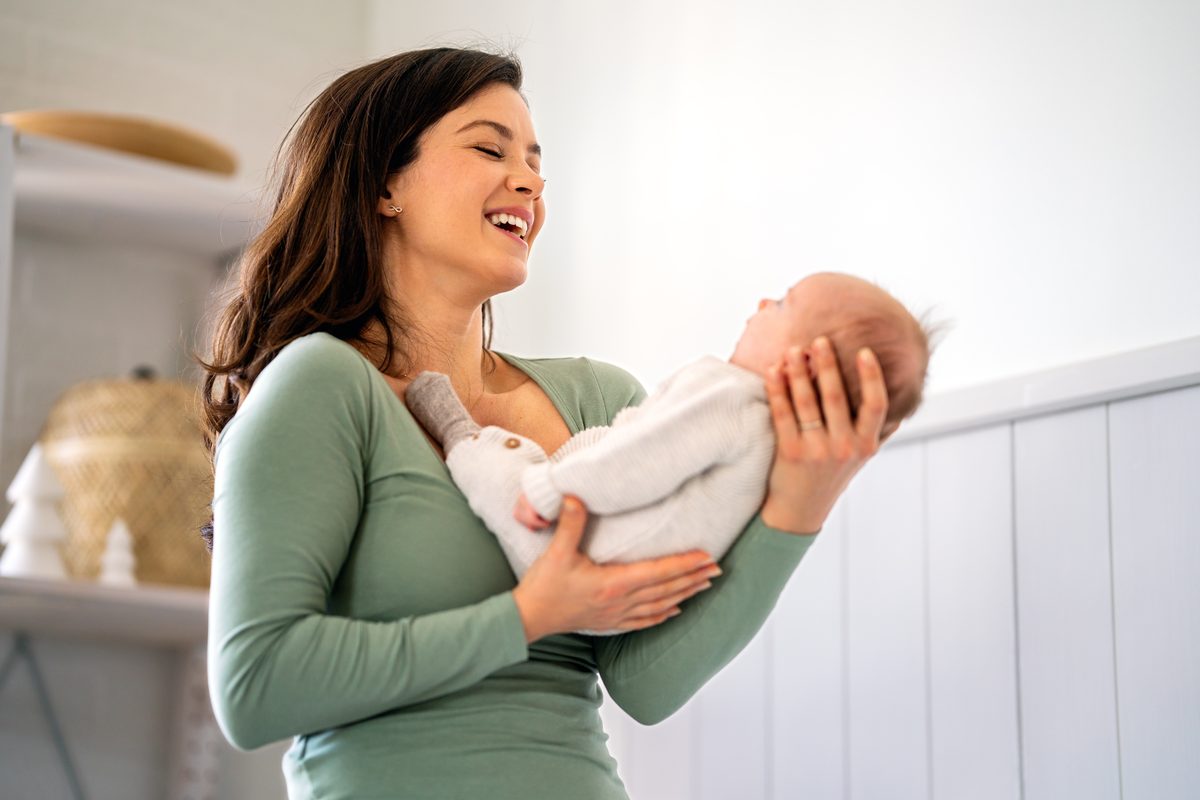 Quais são os benefícios de cantar para o seu bebê?
