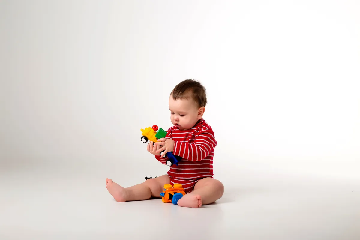 Como estimular o bebê a sentar sozinho?