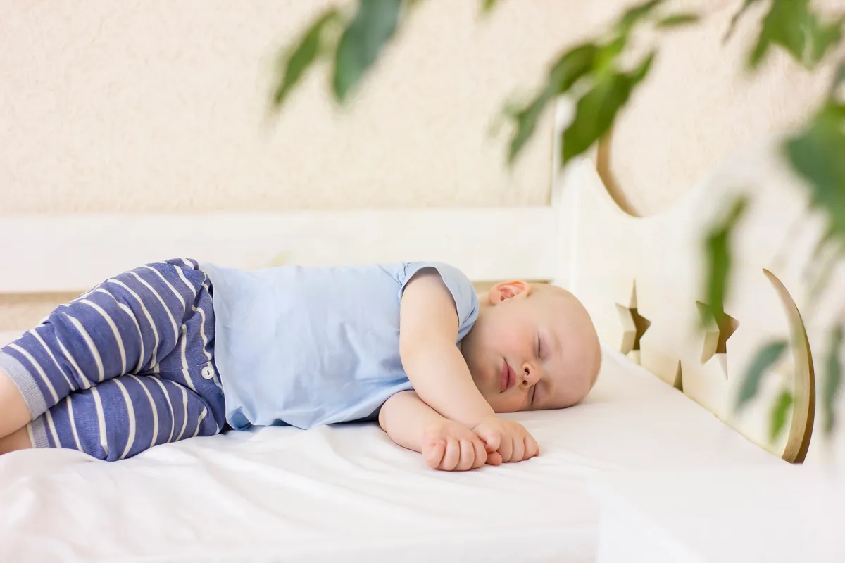 How much should my 17-20 month old baby sleep?