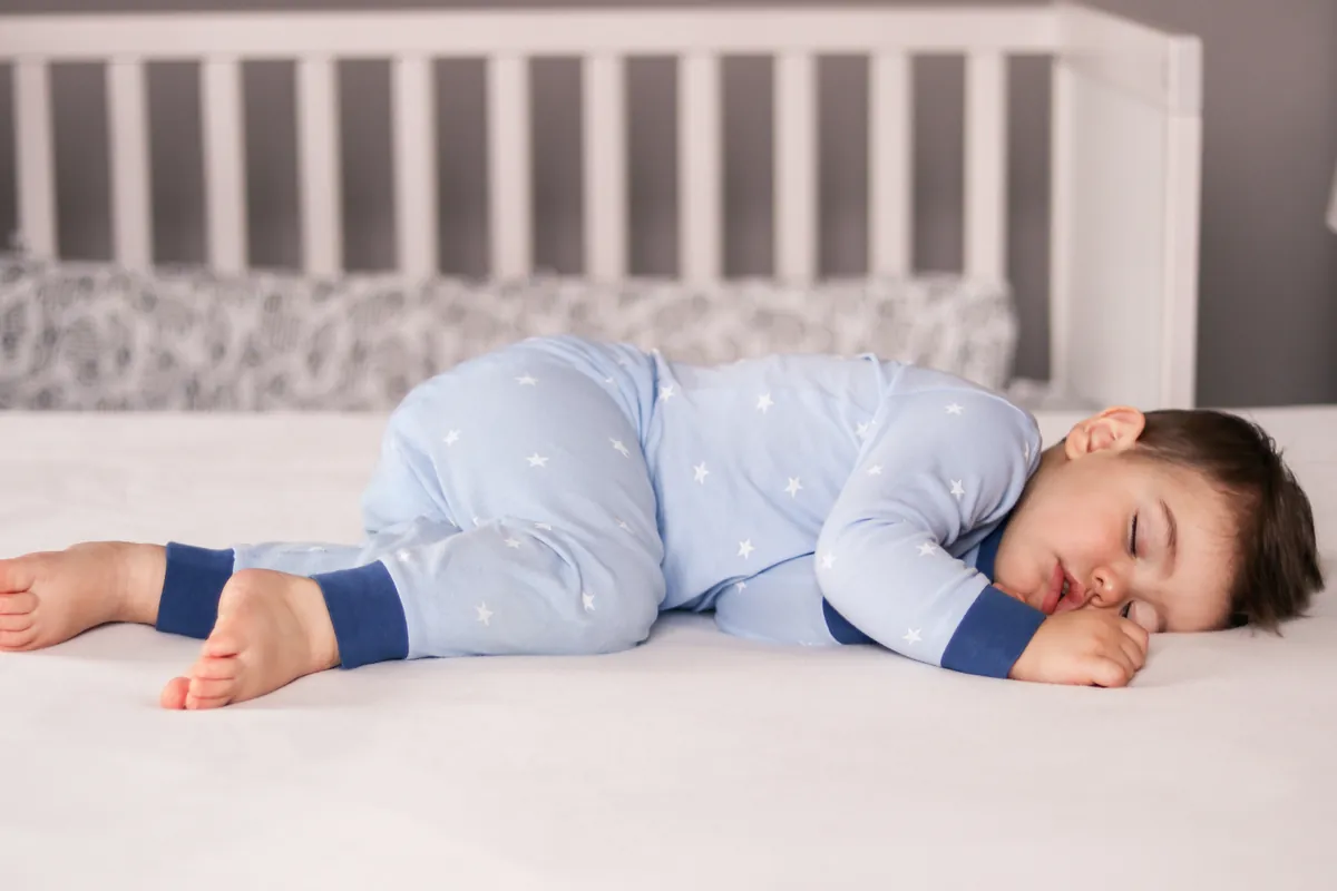 Quanto meu bebê de 21 a 24 meses deve dormir?