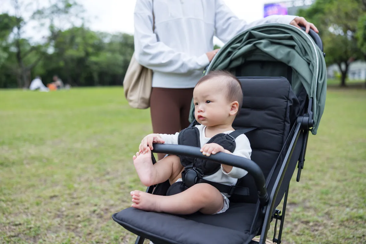 Com quantos meses pode colocar o bebê sentado no carrinho?