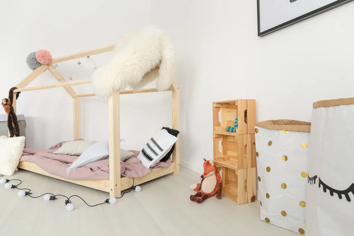 When should a baby transition to a toddler bed?