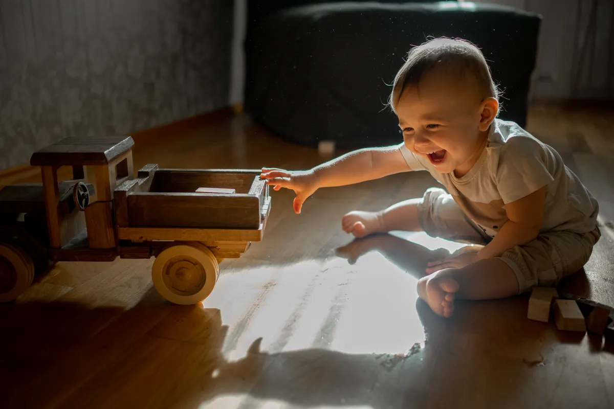 Os benefícios dos brinquedos de madeira