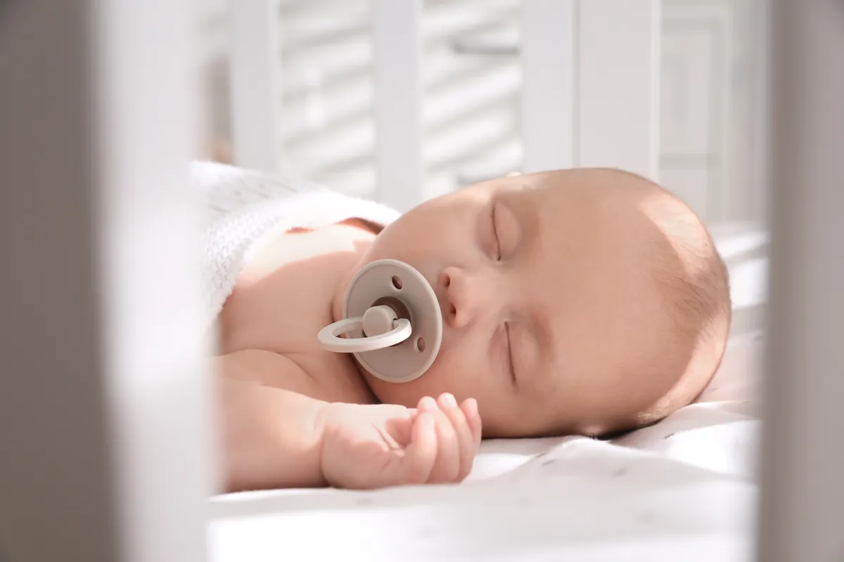 ¿Cuándo debería un bebé hacer la transición a una cama para niños pequeños?