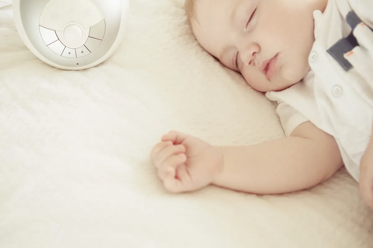 Ruido blanco para bebés: ¿Qué es y cómo funciona?