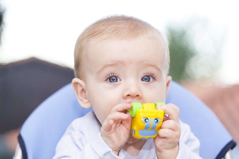 Las habilidades para lanzar y el desarrollo motriz de mi hija