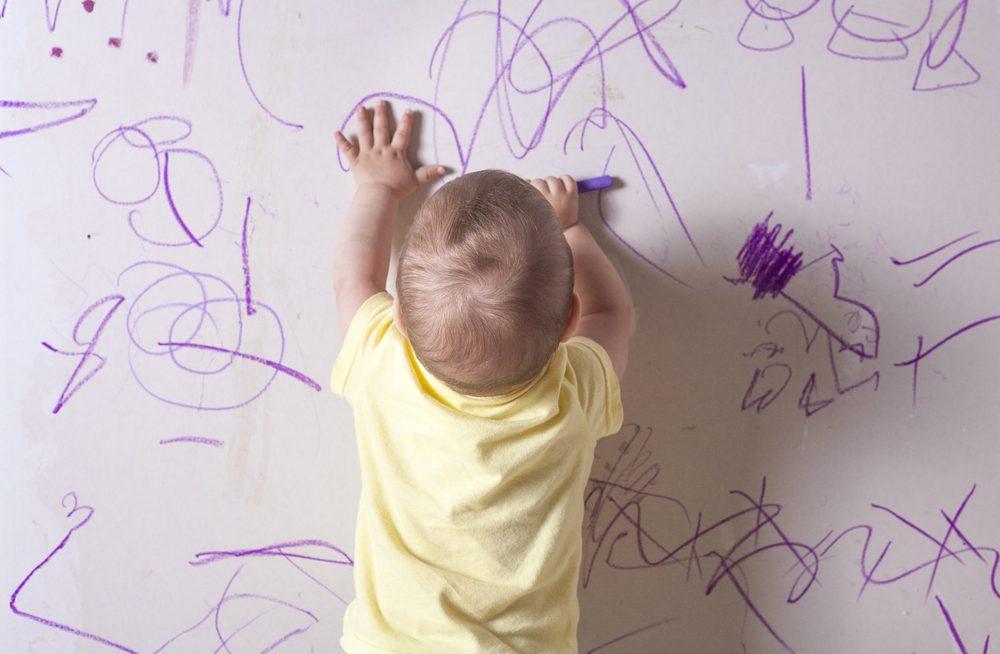 ¿Cómo puedo garantizar el uso responsable de los medios audiovisuales para apoyar el desarrollo de mi hijo?