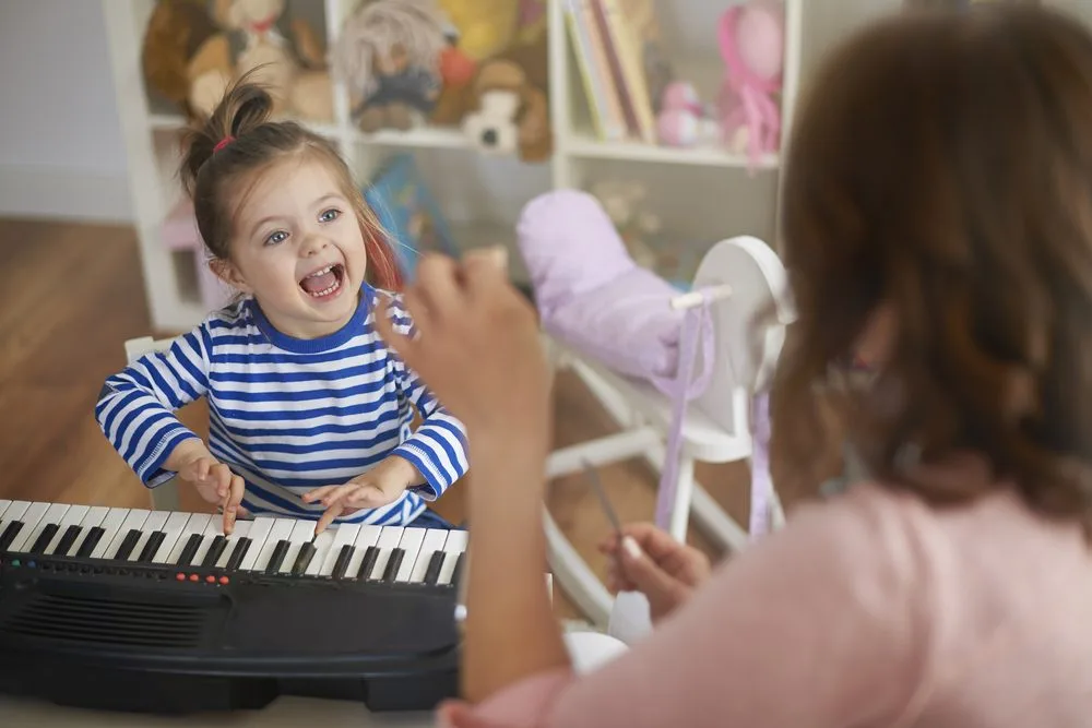 ¿Cómo la música impulsa el desarrollo del lenguaje?