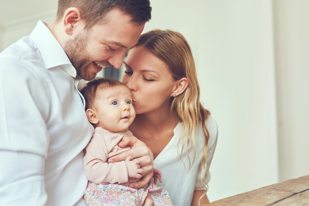 ¿Mi hija está lista para comer sola y lograr nuevos hitos del desarrollo?