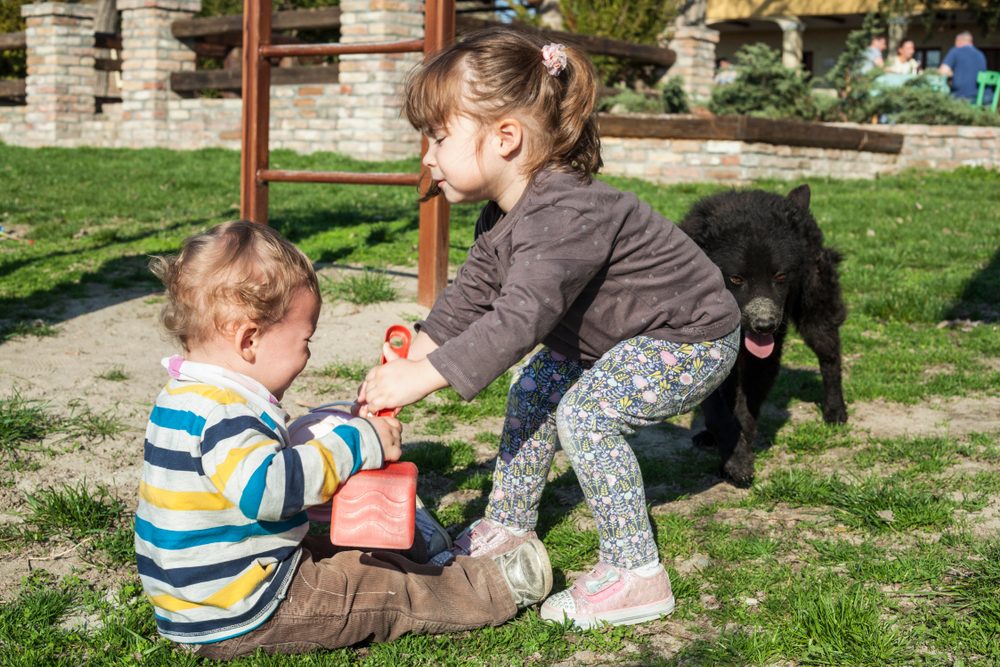 Enseñándole a mi hijo a vestirse