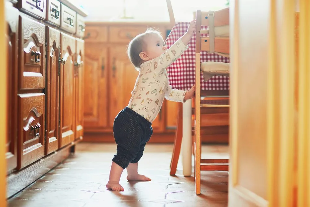 ¿Cómo puedo ayudar a mi hijo a desarrollar las habilidades que lo prepararán para la escuela?