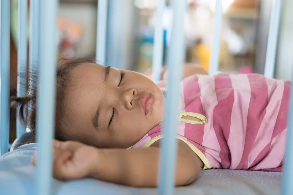 ¿En qué posición debe dormir mi bebé?