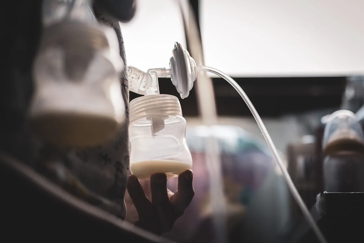 Color de mi leche materna: ¿Debo preocuparme si cambia?