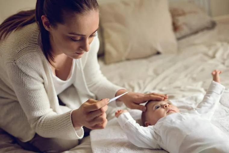 Fiebre en bebés: Conoce los síntomas y cómo tratarla