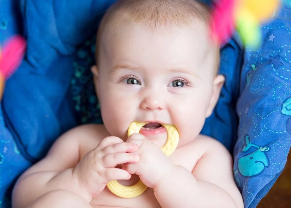 8 sintomas de dentição em bebês