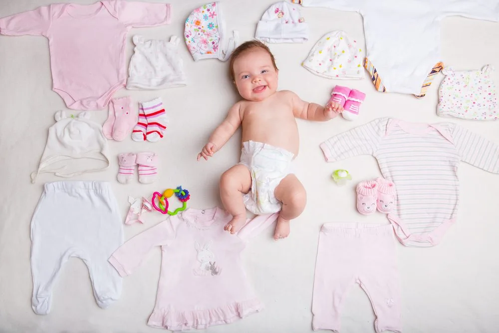 Como colocar e tirar as roupas do meu bebê?