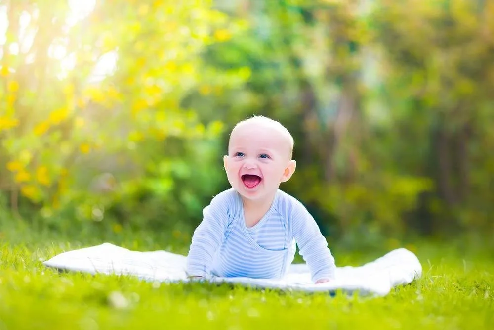 Por que ficar de bruços é importante para o bebê?