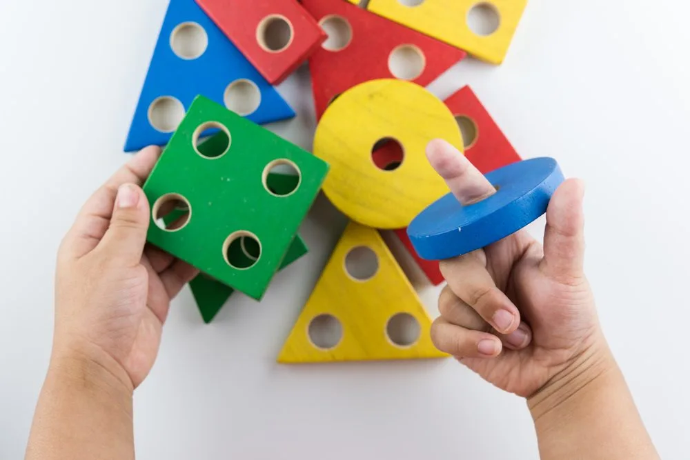 Como as crianças aprendem a classificar objetos por forma e função